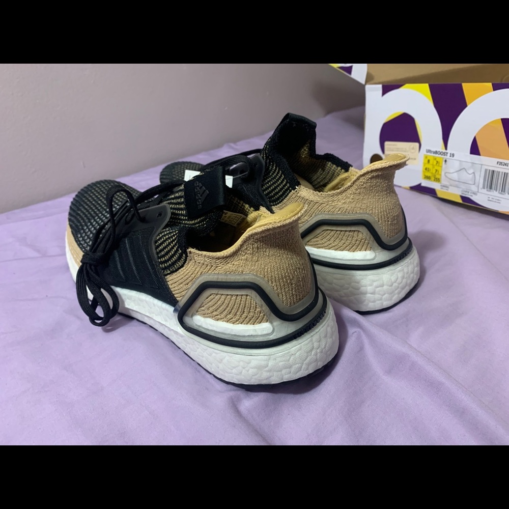 Ultraboost 19 Chalk Black / Raw Sand - Picture 2 of 9